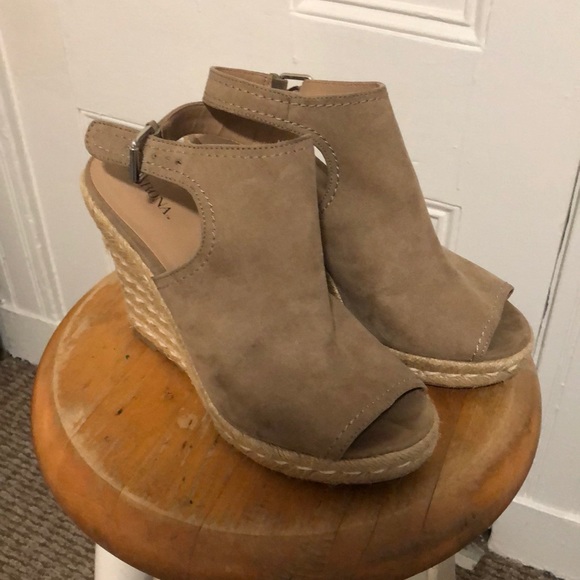 Taupe suede wedges - Picture 1 of 3